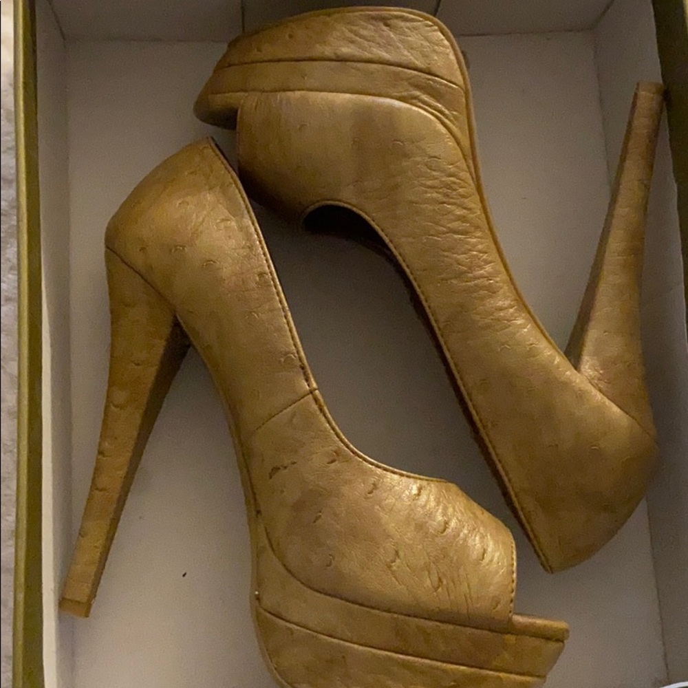 Shoes - Picture 4 of 4